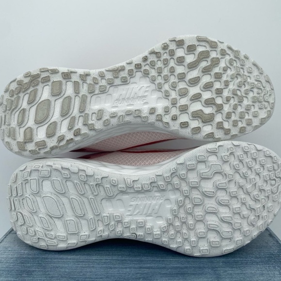 Nike Revolution 6 Next Nature. Women’s size 8.5 running shoes good condition - Picture 7 of 10